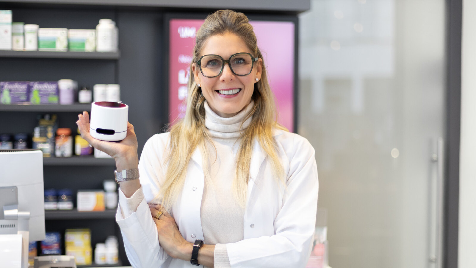 Pharmacist with the Igloo Reader Pro